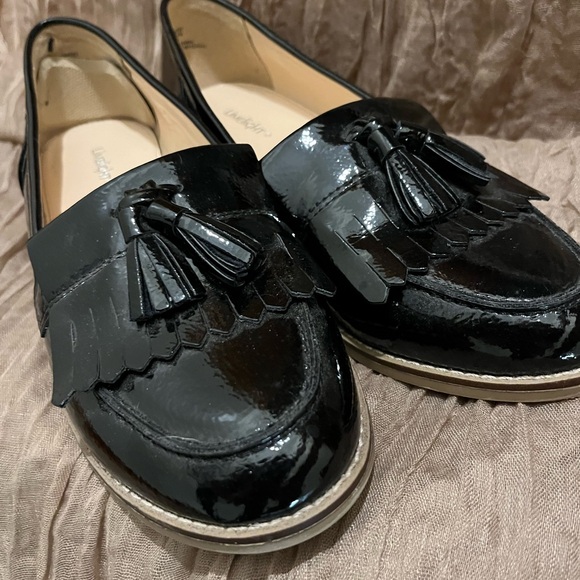 Women's Black Patent Leather Tassel Loafers With Heel Taps - Picture 2 of 5